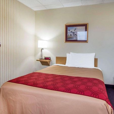 Econo Lodge Manchester Exterior photo