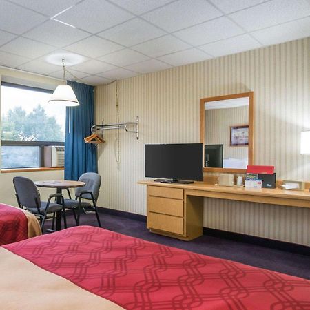 Econo Lodge Manchester Exterior photo