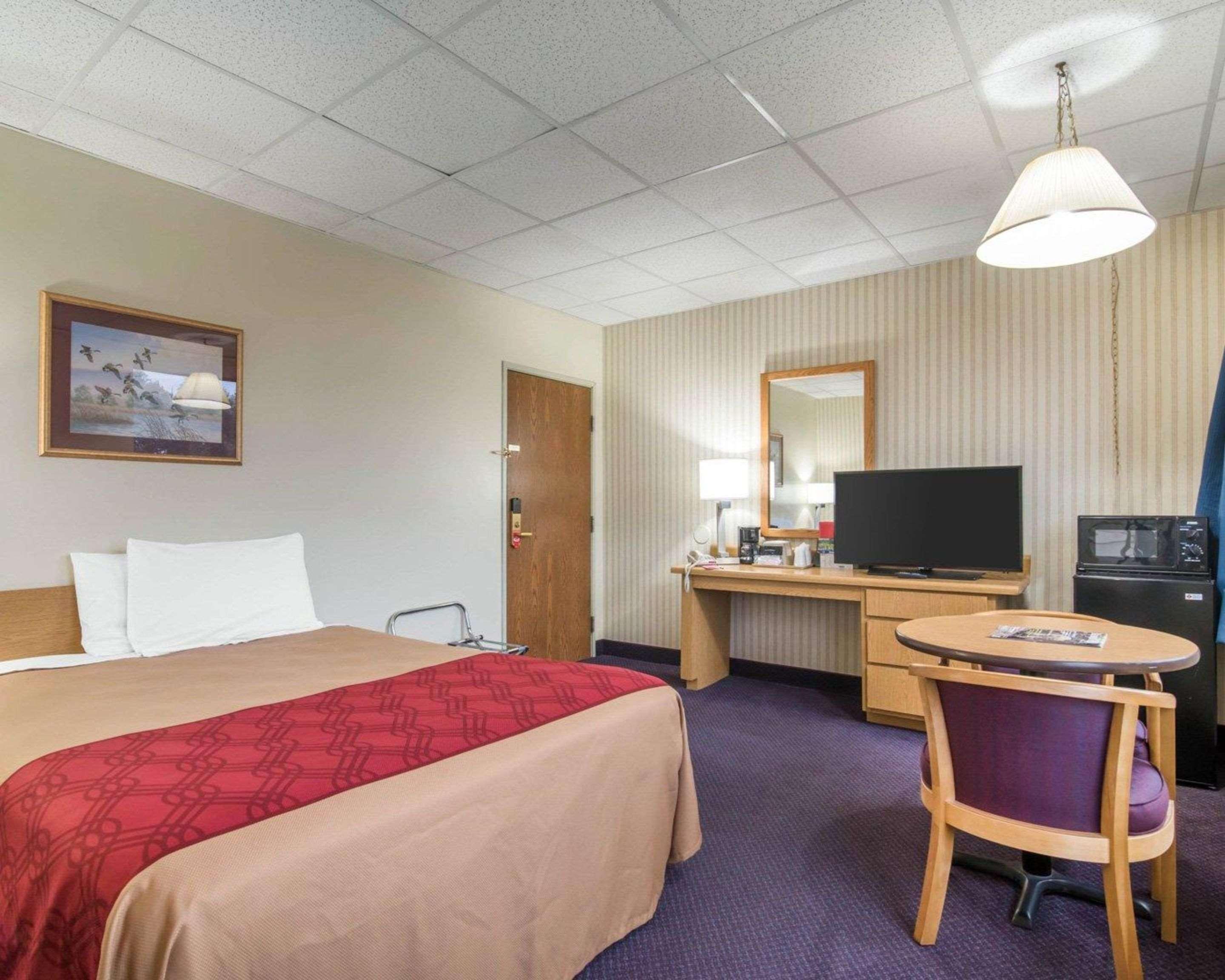Econo Lodge Manchester Exterior photo