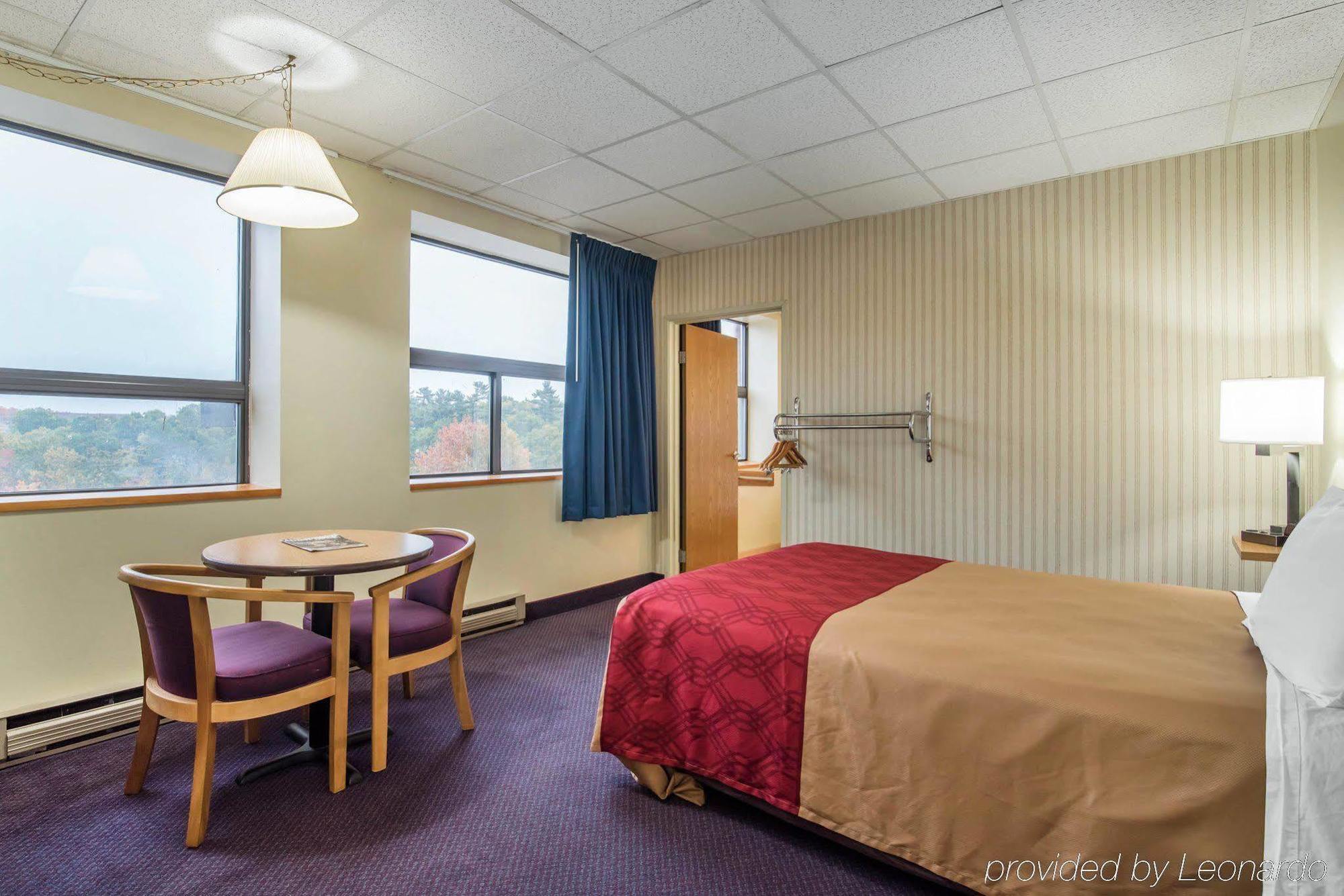 Econo Lodge Manchester Exterior photo