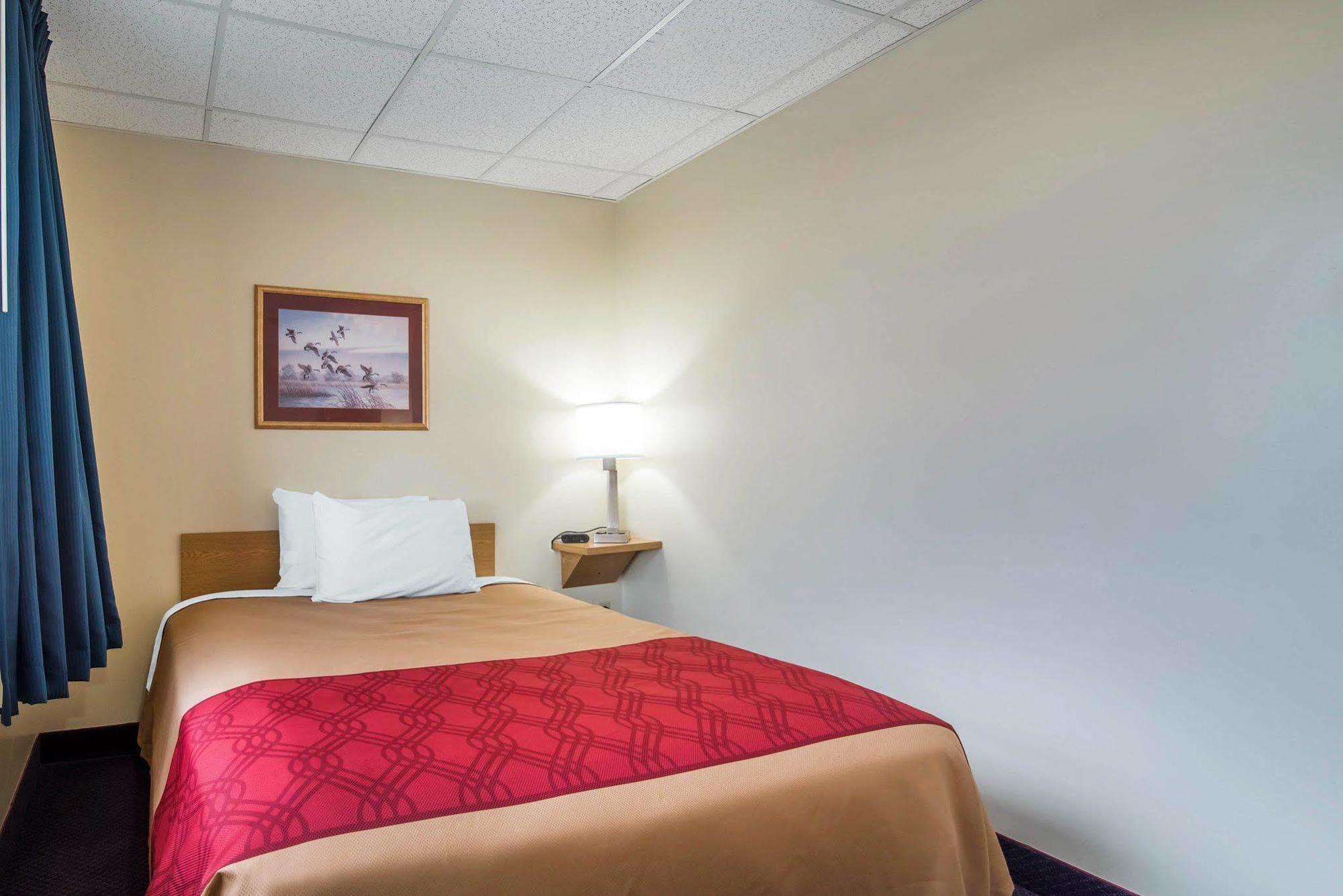 Econo Lodge Manchester Exterior photo
